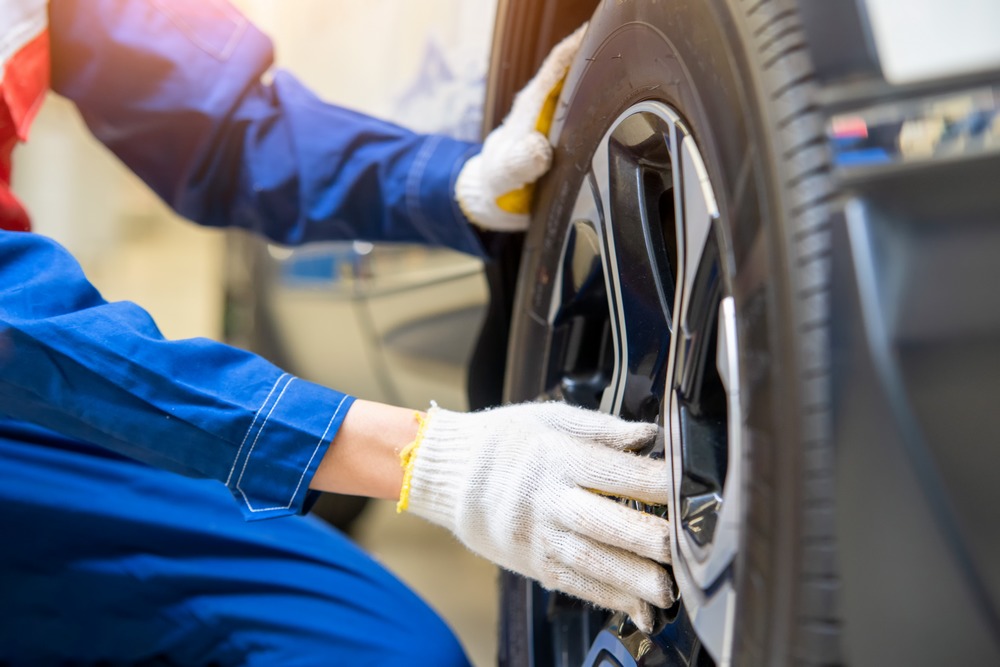Letní pneumatiky – kdy přezout, jejich vlastnosti a proč je důležitá jejich výměna